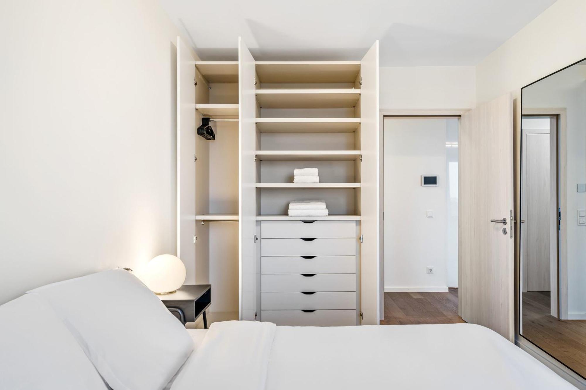 Modern 2BR Apartment with Pool & City Views Luxemburg Exterior foto